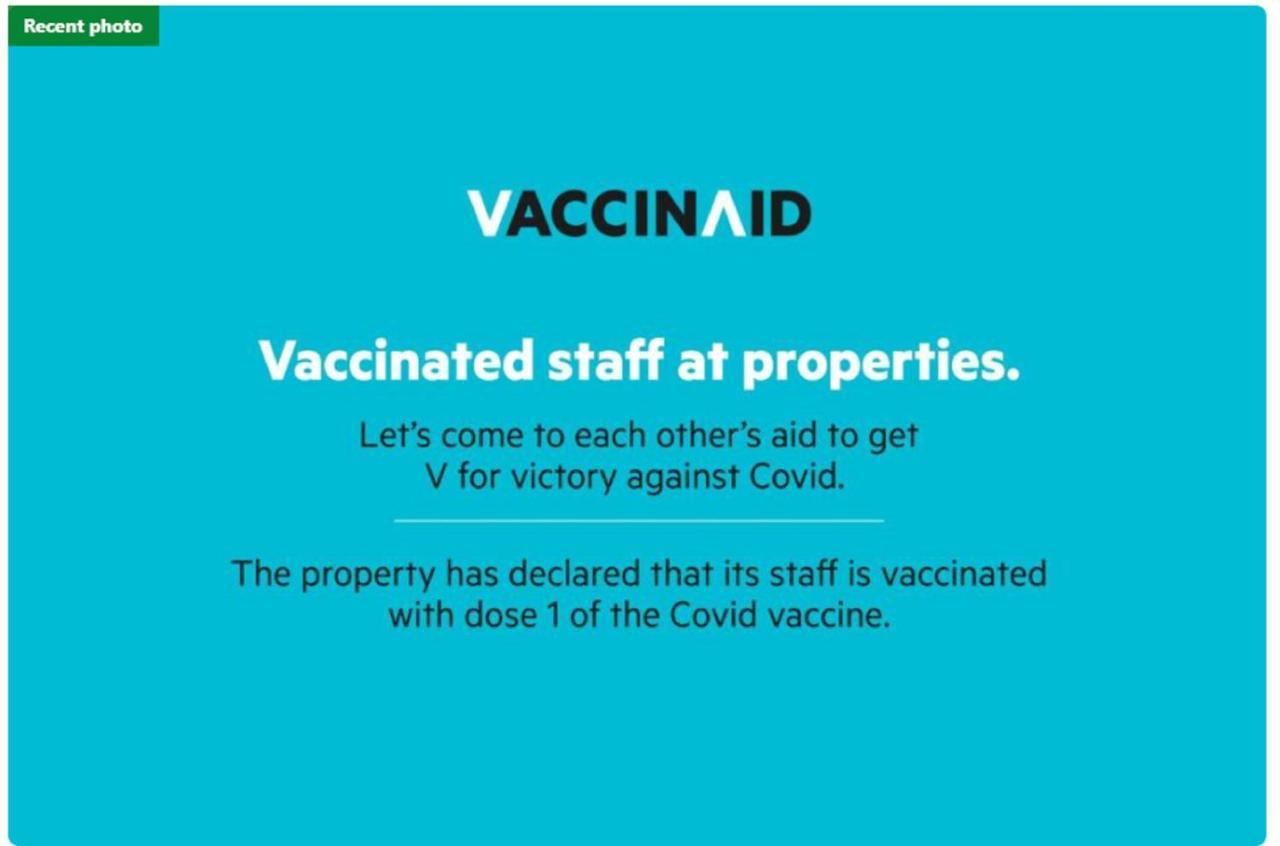 Vaccinated Staff - Oyo 1230 Kampoeng Osing Syariah Guesthouse Banyuwangi  Eksteriør bilde